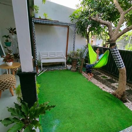 Shifana Homestay Syariah Джокякарта Екстериор снимка