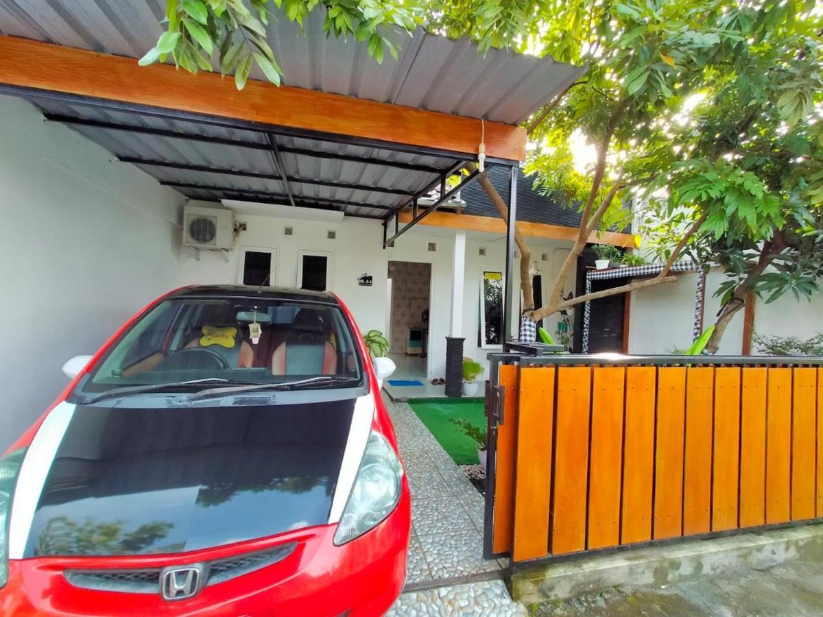 Shifana Homestay Syariah Джокякарта Екстериор снимка