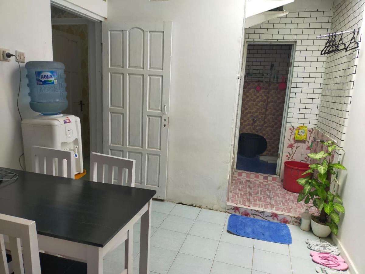 Shifana Homestay Syariah Джокякарта Екстериор снимка