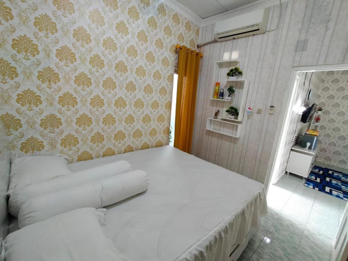 Shifana Homestay Syariah Джокякарта Екстериор снимка