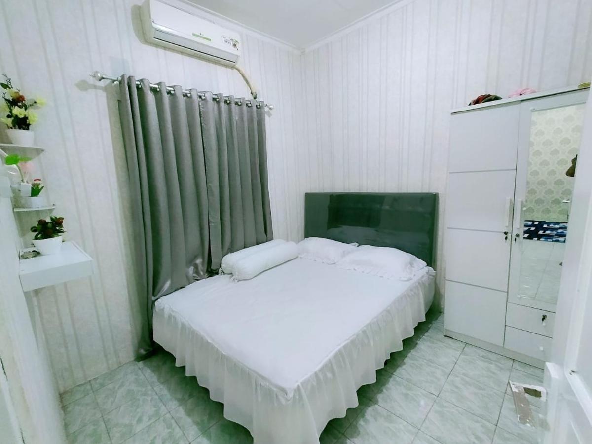 Shifana Homestay Syariah Джокякарта Екстериор снимка