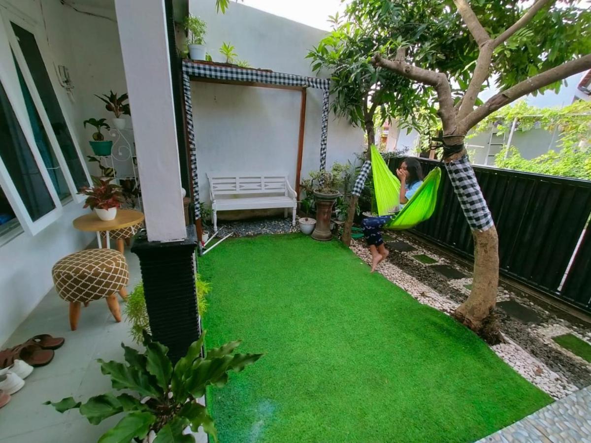 Shifana Homestay Syariah Джокякарта Екстериор снимка