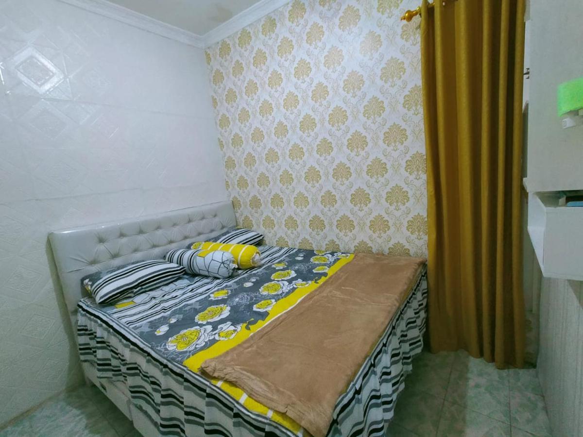 Shifana Homestay Syariah Джокякарта Екстериор снимка