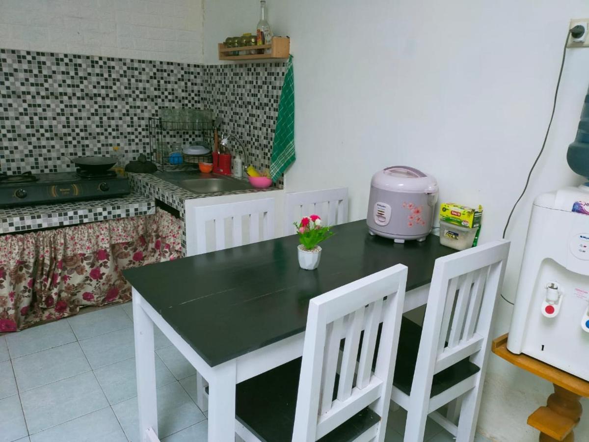 Shifana Homestay Syariah Джокякарта Екстериор снимка
